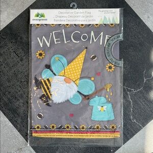 NWT - Evergreen Linen Garden Flag - “welcome” honey gnome